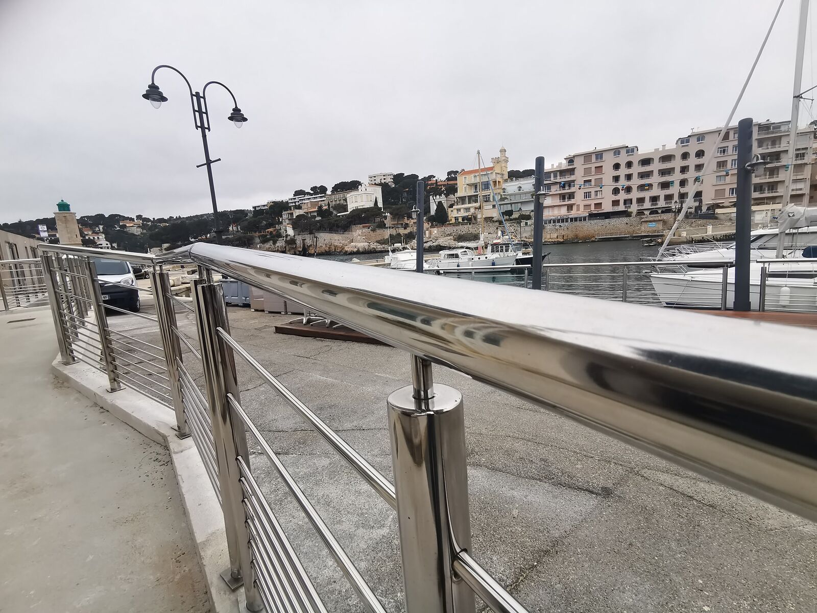 Garde-corps inox poli miroir — Capitainerie et Port de Cassis