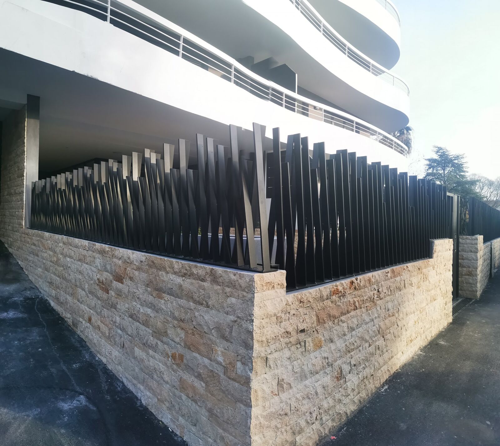 Clôture aluminium thermolaquée design — résidence Marseille